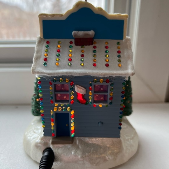 Hallmark Keepsake Ornament from 2004. Electrical Spectacle! - Picture 15 of 16